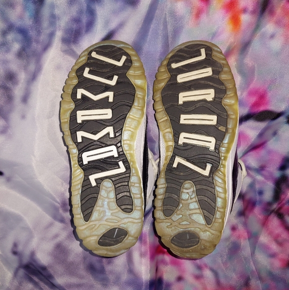 Jordan 11 Low Iridescent 1Y - Picture 9 of 9